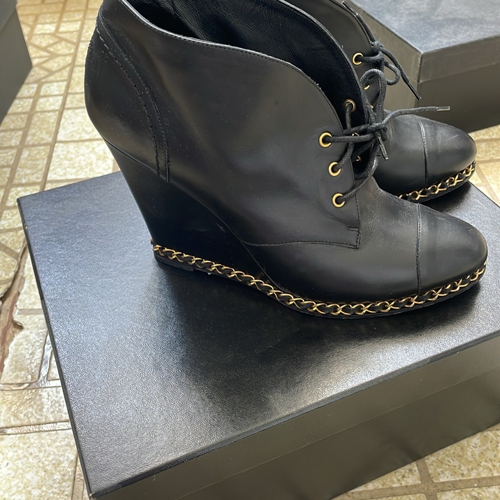 Sale!! Chanel lace up classic black booties size 40 - Picture 4 of 10